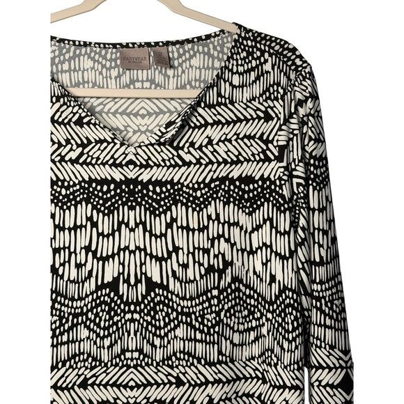 Chico’s Easywear Black & White Tribal Print V-Neck 3/4 Sleeve Top Women’s Size 2 - Picture 2 of 6